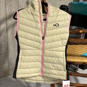 NWT KARI TRAA VEST